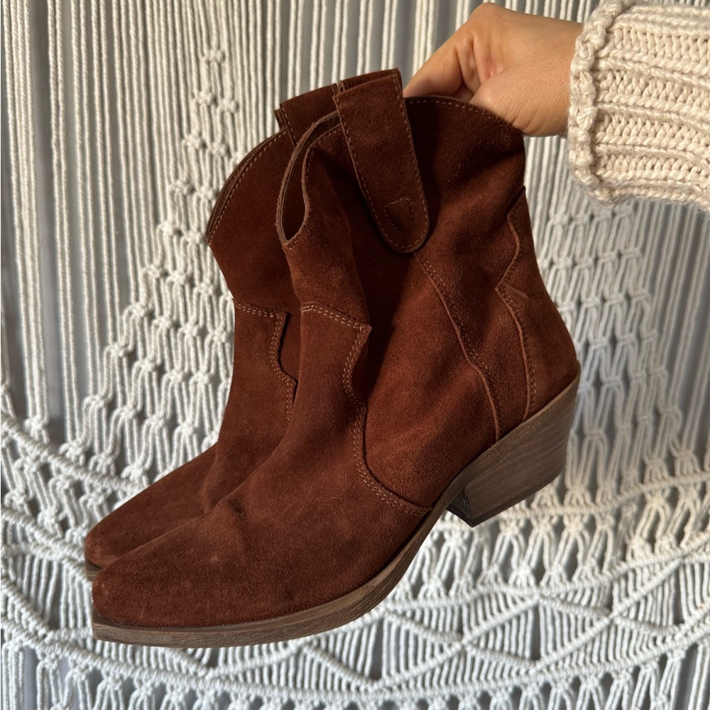 STEVE MADDEN BROWN SUEDE BOOTIES